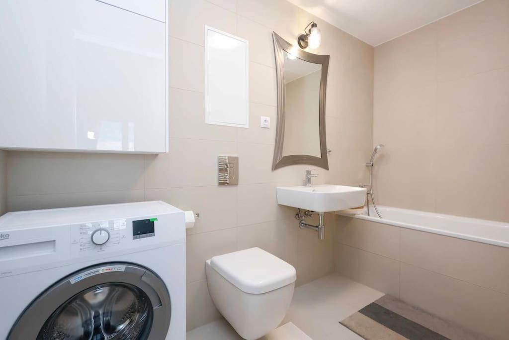 Danubius One - Spacious Apartment W Free Parking 布拉迪斯拉发 外观 照片