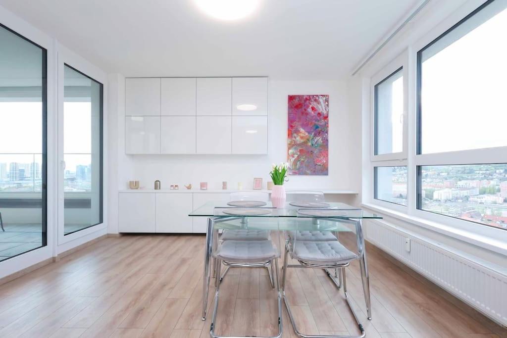 Danubius One - Spacious Apartment W Free Parking 布拉迪斯拉发 外观 照片