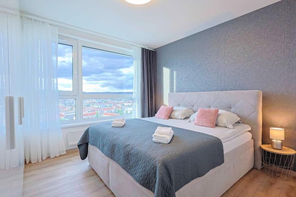 Danubius One - Spacious Apartment W Free Parking 布拉迪斯拉发 外观 照片