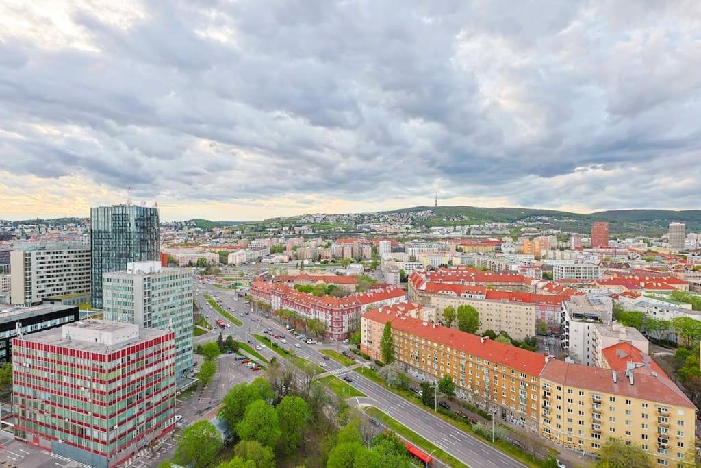 Danubius One - Spacious Apartment W Free Parking 布拉迪斯拉发 外观 照片