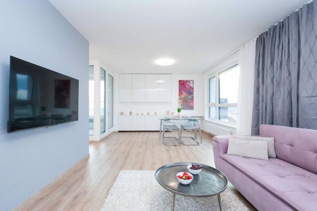 Danubius One - Spacious Apartment W Free Parking 布拉迪斯拉发 外观 照片